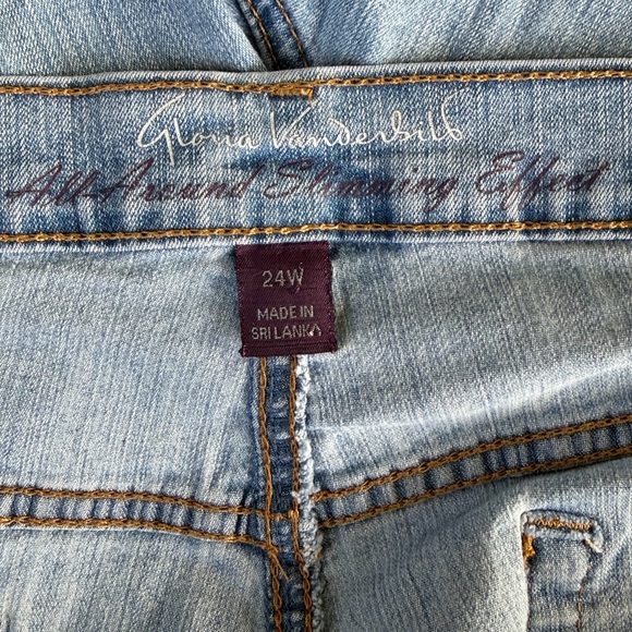 Gloria Vanderbilt Sky Blue Amanda Denim Shorts - Picture 3 of 5